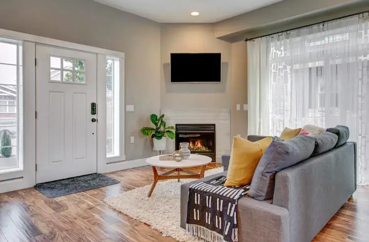 7157 N Lancaster Ave — Photo 4