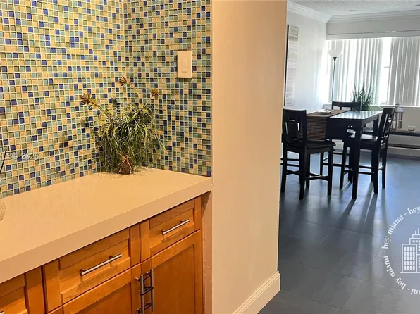 401 Golden Isles Dr, Hallandale, FL