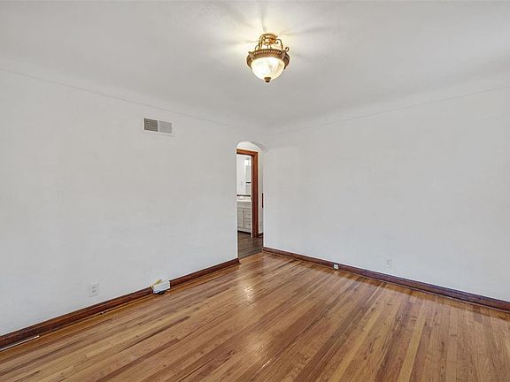 3rd image of 3024 Lafayette Ave