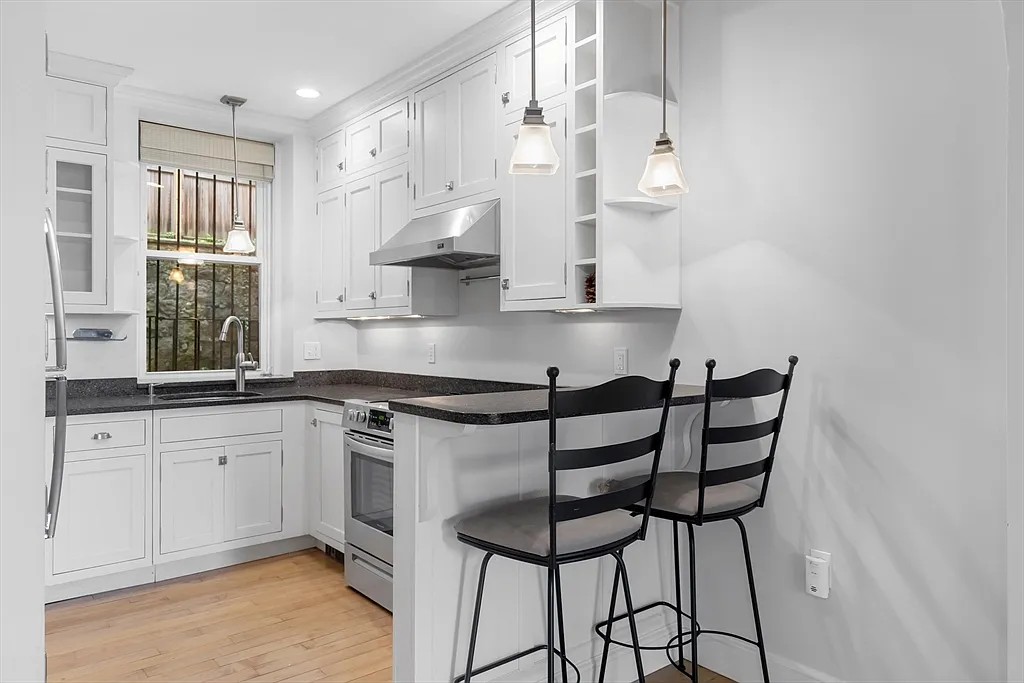 Building Photo - 54 Myrtle St #1