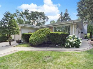 206 S Mount Prospect Rd, Mount Prospect, IL 60056