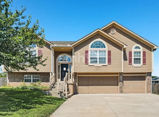 2188 E Sierra Dr, Raymore, MO 64083