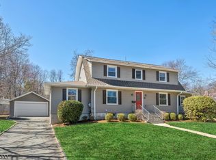 93 Carlton Ave, Hohokus Boro, NJ 07423