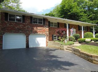 3015 Williamsburg Dr, Schenectady, NY 12303