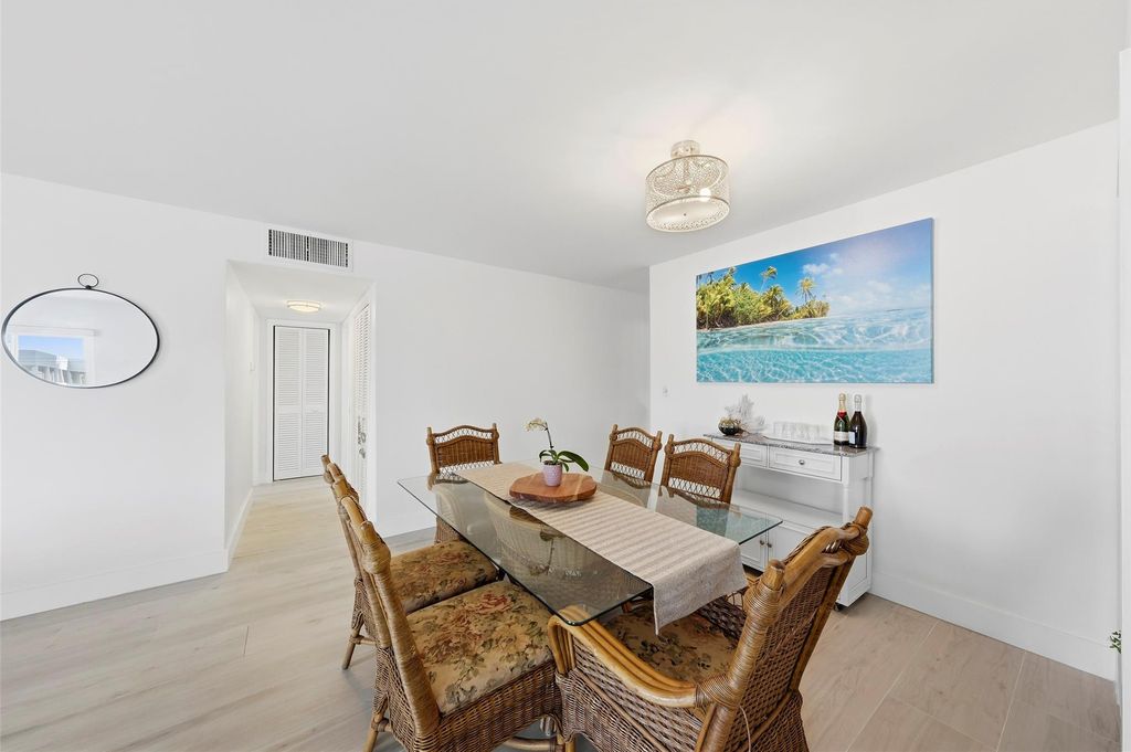 1450 N Riverside Drive #201, photo 5
