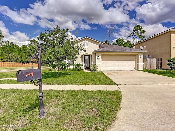 3rd image of 76015 Deerwood Dr