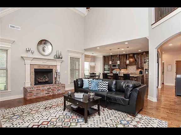 3rd image of 6409 S 42nd St