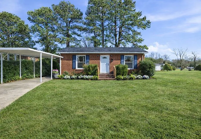 1212 Harris Dr — Photo 1