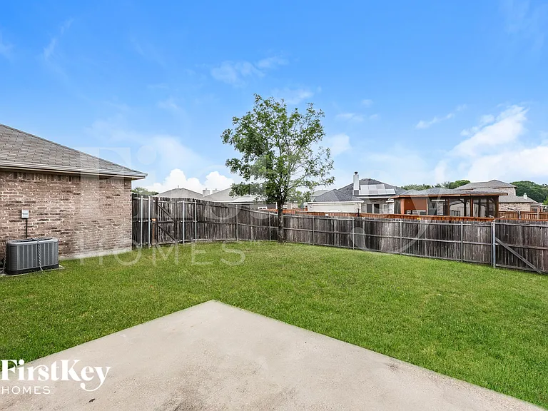 610 Canvas Ct — Photo 18
