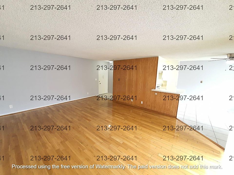 1st image of 13955 Oxnard St #211