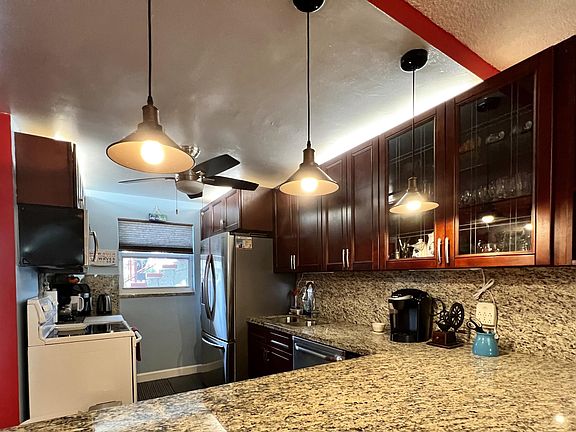 3rd image of 102 Oxford Ct #500