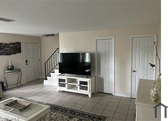 2nd image of 1825 Oak Ln