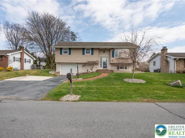 2740 Stonewood Dr, Bethlehem, PA 18017