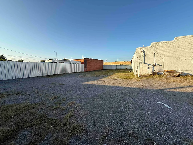 608 Burnett St — Photo 6