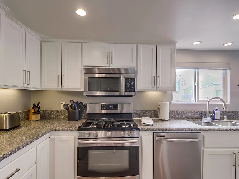 735 Whiting Ct — Photo 17