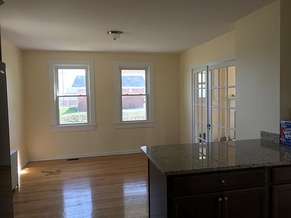 5th image of 426 Millwood Ave