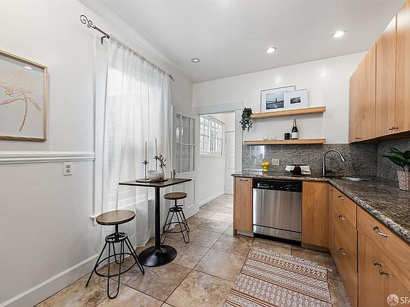 4th image of 372 Lily St #378