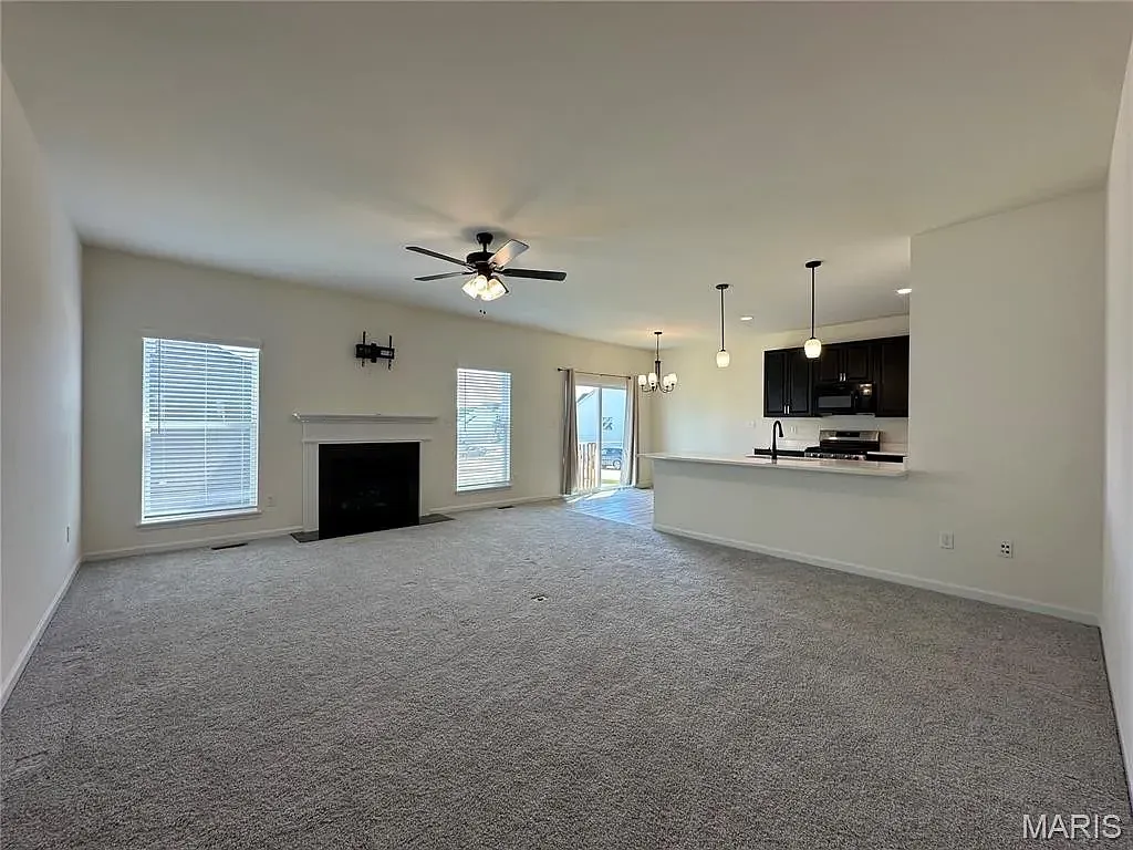 3 bed, 1306 sqft, $2,400 — Photo 3