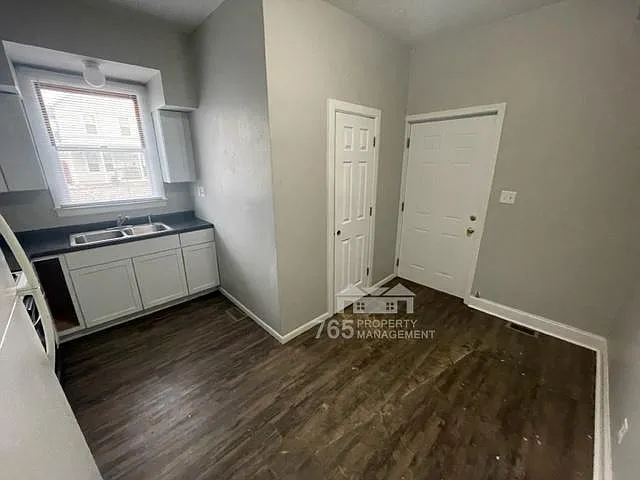831 N 13th St — Photo 4