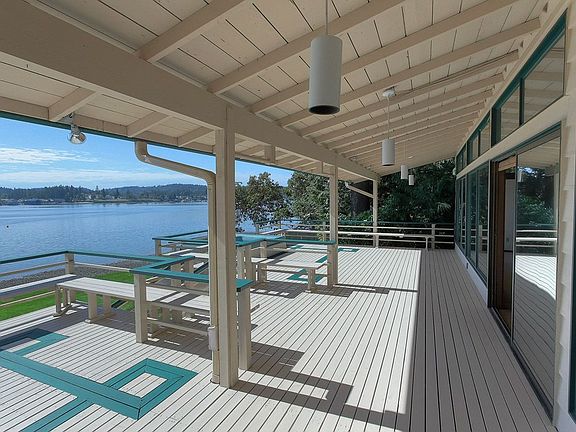 Huge deck with shade and seating