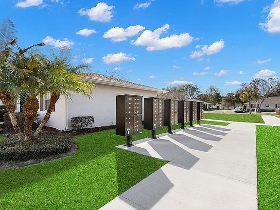 4th image of 18 Herald Dr #18