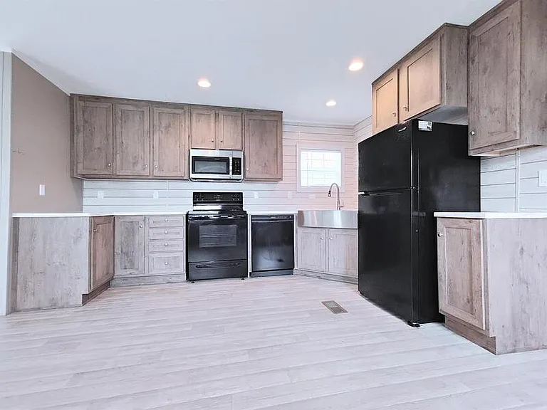 4617 Rainbow Ln — Photo 2