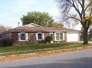 801 Greenfield Dr, Aurora, IL 60506