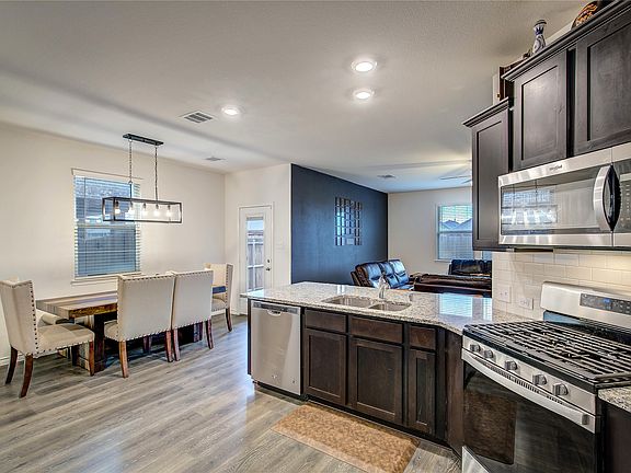 4th image of 102 Whitetail Way