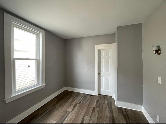 4th image of 440 E 13th St