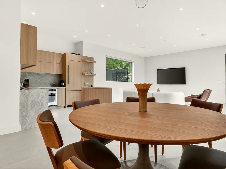 5728 Calvin Ave #1/2 — Photo 9