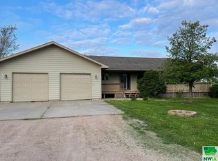 31390 Hillcrest Pl, Vermillion, SD 57069