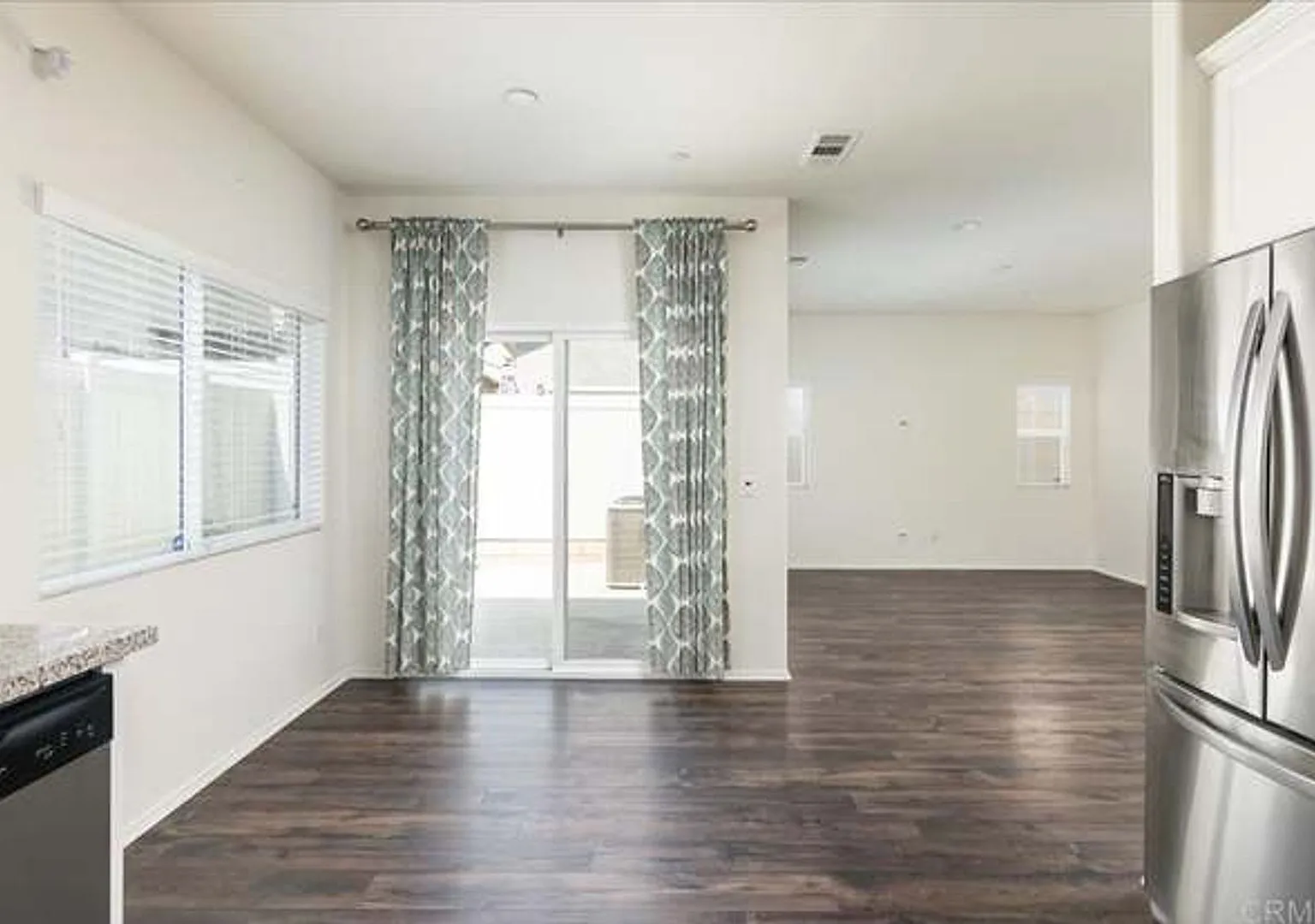 Bright and Spacious 3 Bedroom 3 Bath Townhome in Fallbrook! — Photo 4