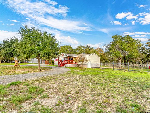 2nd image of 697 LIVE OAK DR