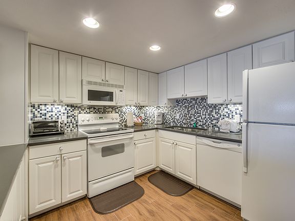 3rd image of 100 Estero Blvd APT 533