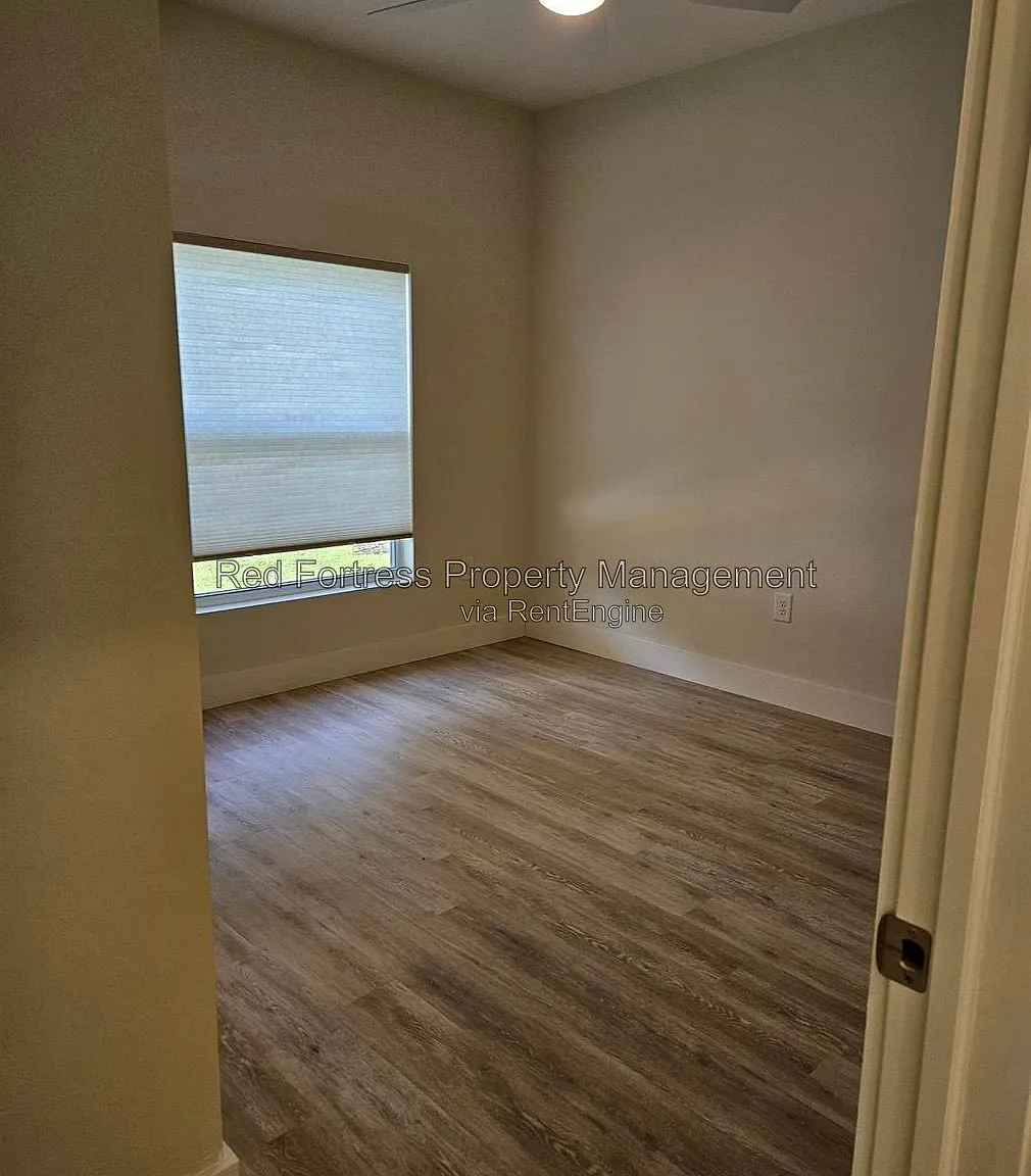 3 bed, 2.0 bath, 1238 sqft, $1,950 — Photo 3
