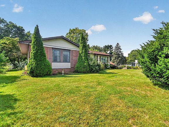 2nd image of 3124 Earl Dr