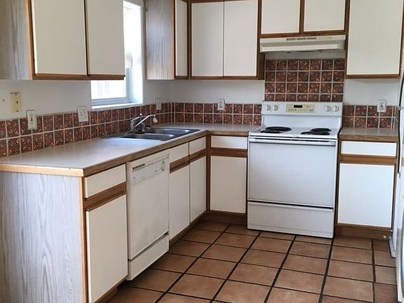 3rd image of 615 Menaul Blvd NW Unit H