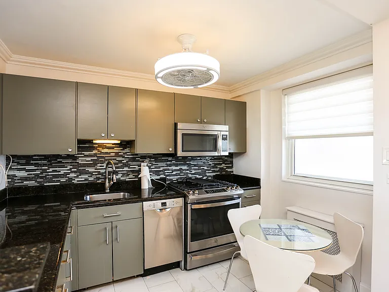 91 Strawberry Hill Ave #923 — Photo 9