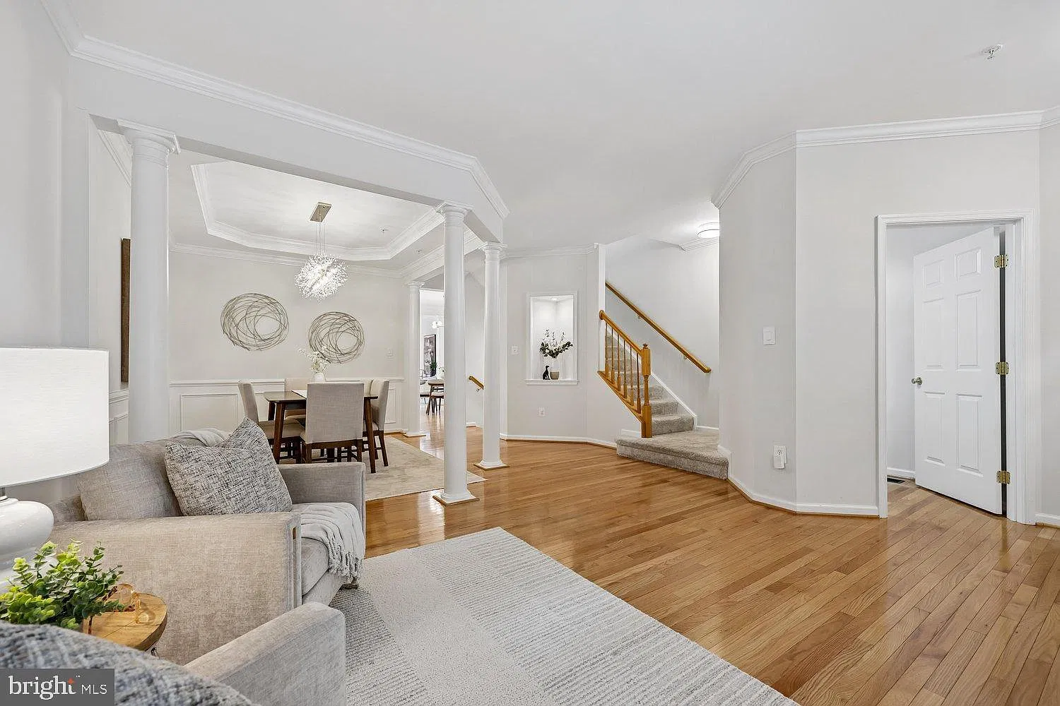 3 bed, 4.0 bath, 2618 sqft, $4,100 — Photo 4