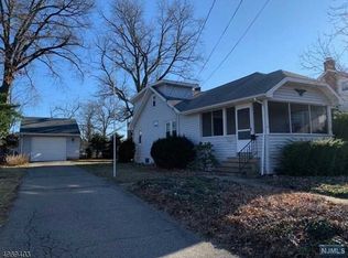 8 Center St, Pompton Plains, NJ 07444