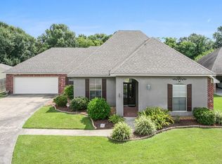 608 Southlake Cir, Youngsville, LA 70592