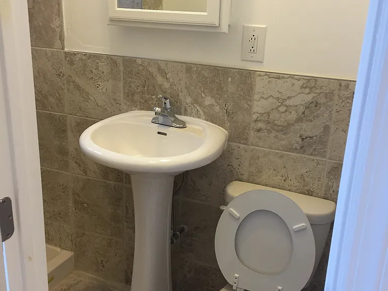 365 Onderdonk Ave #2L — Photo 7