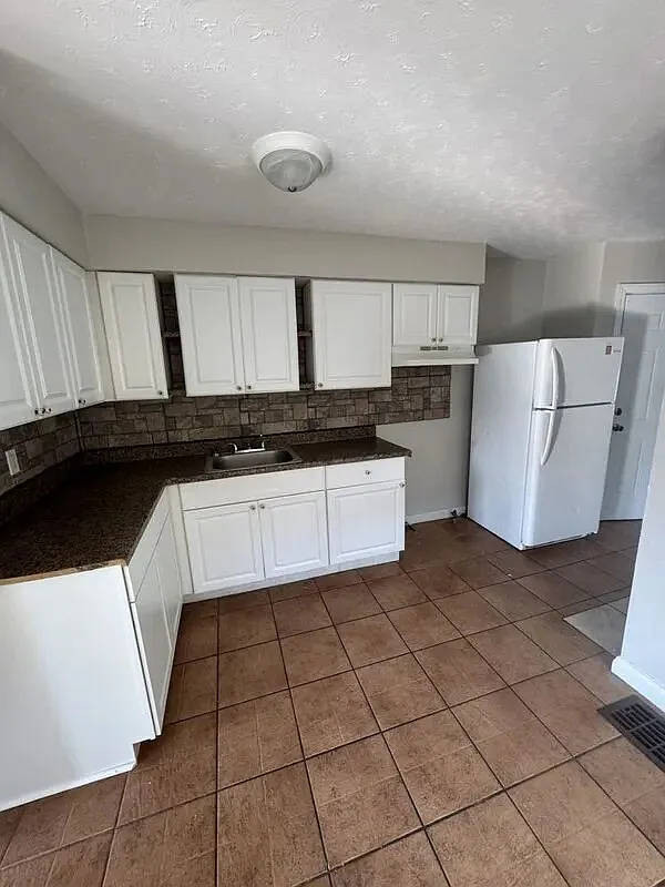321 W Norman Ave — Photo 4