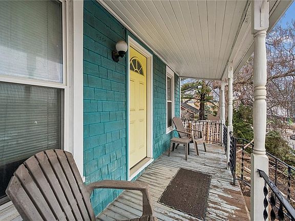 2nd image of 2516 Charlotte St