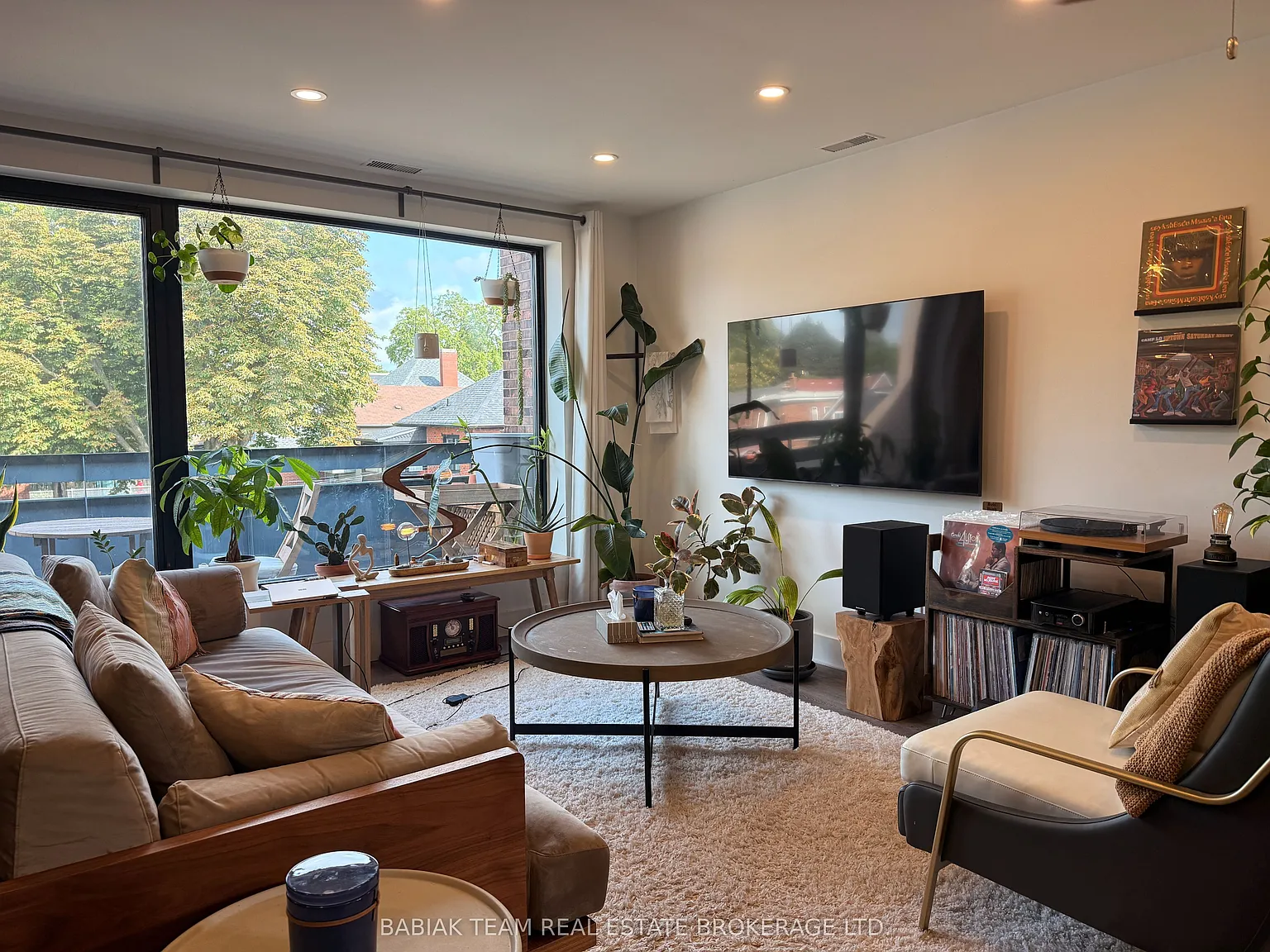 2 bed, $3,000 — Photo 2