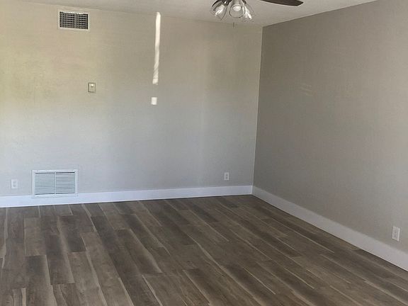3rd image of 530 NE 20th St #11467125