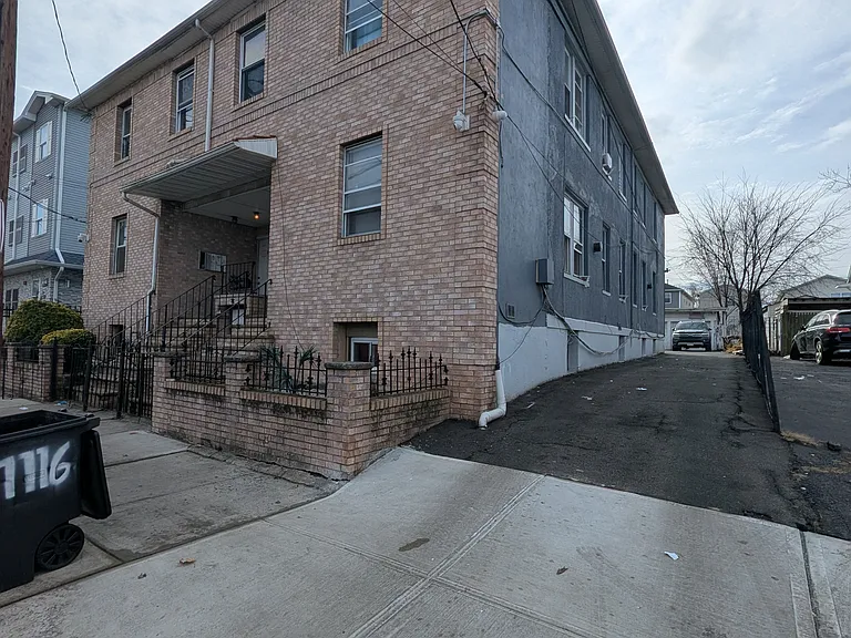 1116 Magnolia Ave #3 — Photo 1