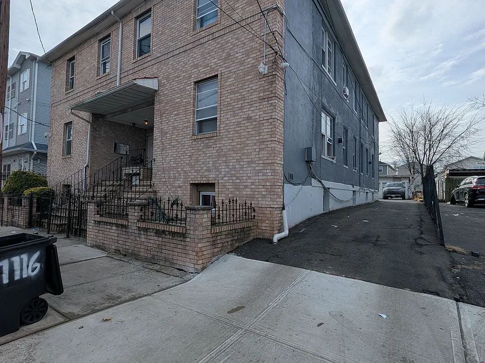 1114 Magnolia Ave #5