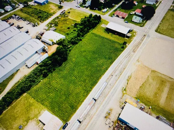 6th St, Tell City, IN 47586