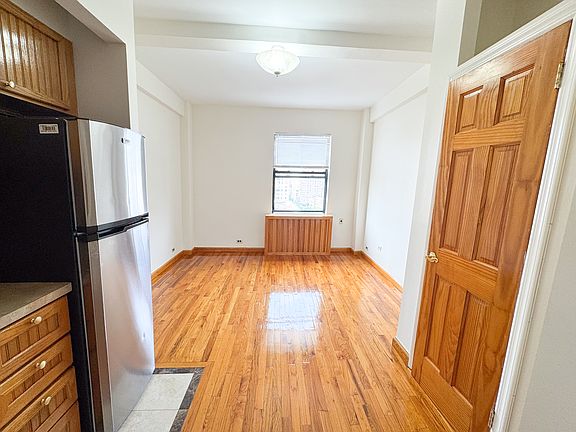 3rd image of 250 W 100th St APT 704